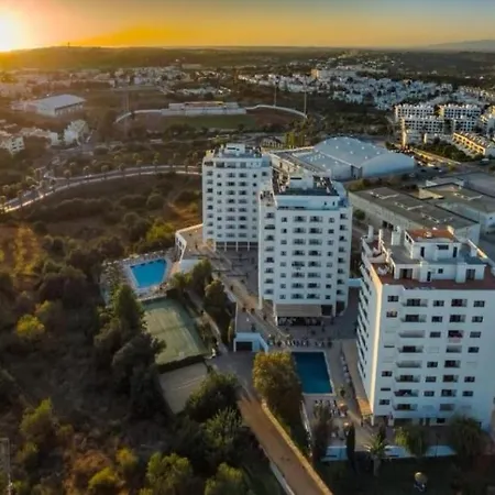 The Concierge - Pool & Sunset Balconies アパート